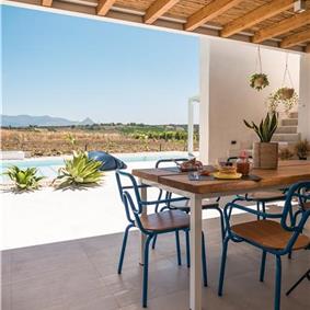 2 bedroom villa with infinity pool, near Alcamo, sleeps 4-5